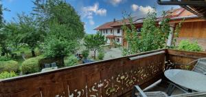 a balcony with a wooden fence and a table and chairs at Wagnerhof in Au am Inn