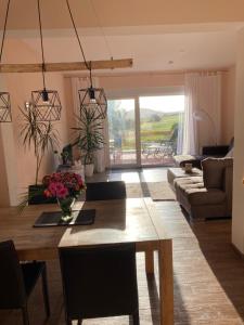 a living room with a table and a couch at Landhaus Böhmer, Ferienhaus Schrammsteinblick in Kurort Gohrisch