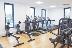 Fitness centrum a/nebo fitness zařízení v ubytování Phyllis Court Members Club