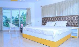 A bed or beds in a room at FabHotel Octagon Beach Resort