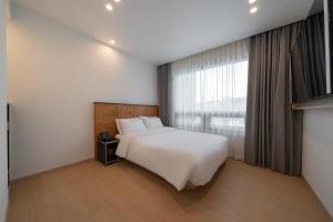 Postel nebo postele na pokoji v ubytování Hotel 701 Gyeongju