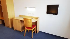 TV a/nebo společenská místnost v ubytování G&K Hotel