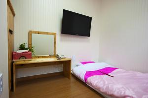 Lova arba lovos apgyvendinimo įstaigoje Myeongdong Ecohouse