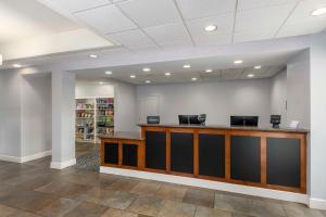 an office lobby with a reception desk and bookshelves at Homewood Suites by Hilton Phoenix North-Happy Valley in Phoenix