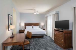 A bed or beds in a room at Homewood Suites by Hilton Phoenix North-Happy Valley