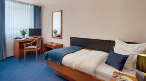 Ένα ή περισσότερα κρεβάτια σε δωμάτιο στο Motorsport Hotel