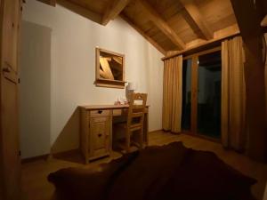 TV a/nebo společenská místnost v ubytování Marvellous apartment with view on the Alps!