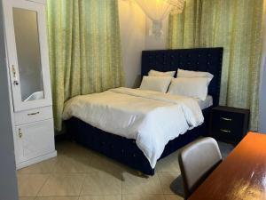 Stunning, Romantic and Luxurious Apartment tesisinde bir odada yatak veya yataklar