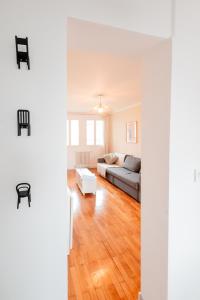 a living room with a couch and a table at BonaBonheur - T3Bis - Havre de Paix Toulousain in Toulouse