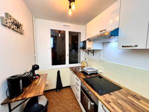 a kitchen with a wooden counter top in a room at Le P'tit Montreuillois - Appartement proche Paris in Montreuil