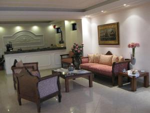 A seating area at Florena Hotel