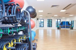 Fitness centrum a/nebo fitness zařízení v ubytování Phyllis Court Members Club