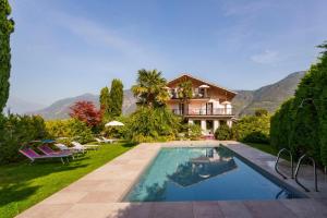 The swimming pool at or close to Hotel Appartement Lahngut