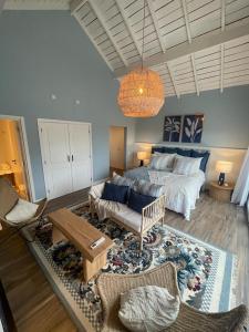 A bed or beds in a room at El Salto Suites - Casonas del Haras