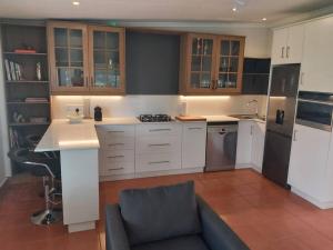 Køkken eller tekøkken på Fernpark Cottage, fresh & modern