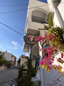 una señal en el lado de un edificio con flores en Royal Goddess Guest House, Walled City en Famagusta