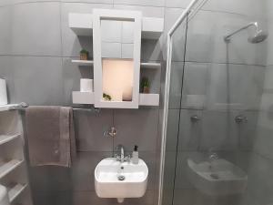 Un baño de CBS Accommodation 37 fotos más