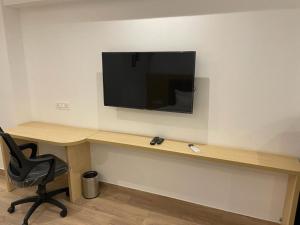 Et tv og/eller underholdning på 1 bedroom self catring apartment