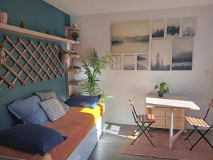 a bedroom with a bed and a table and chairs at Appartement calme, hyper centre. in Clermont-Ferrand