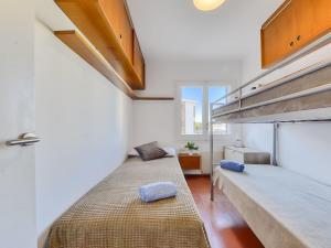 Posteľ alebo postele v izbe v ubytovaní Apartment Rhodas by Interhome