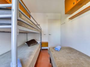 Posteľ alebo postele v izbe v ubytovaní Apartment Rhodas by Interhome