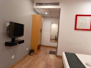 TV a/nebo společenská místnost v ubytování SM Hives Business Hotel
