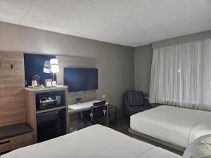 Säng eller sängar i ett rum på Radisson Hotel Montreal Airport