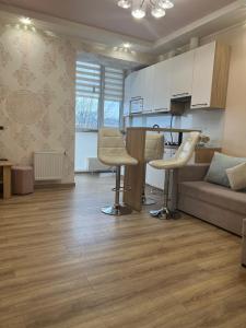 an open living room with a couch and a kitchen at Goldenhaus Pushkina str.27 in Vinnytsya