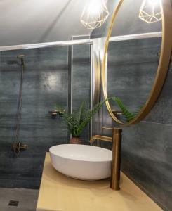 A bathroom at The Old Town Gem