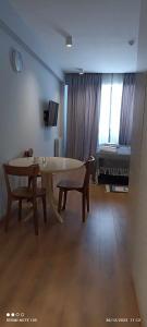 TV a/nebo společenská místnost v ubytování new gudauri redko apartment twins