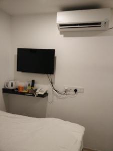 TV a/nebo společenská místnost v ubytování 7 Hotel
