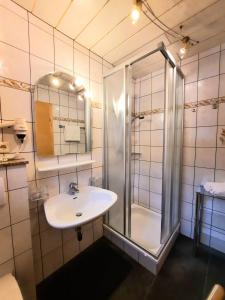 a bathroom with a shower and a sink at Haus Traninger in Flachau
