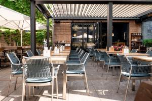 a row of tables and chairs in a restaurant at Schwanen Boutique Hotel & Restaurant Metzingen in Metzingen