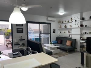 Posedenie v ubytovaní PLAYA ALMARDA,PISCINA,2 TERRAZAS,WIFI,PARKING,BBQ,TRANQUILo