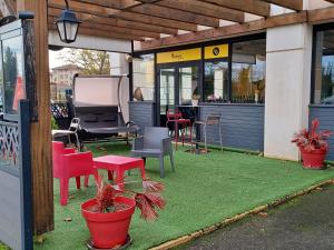 a group of chairs and tables on a patio at Ibis Toulouse Purpan Aeroport in Toulouse