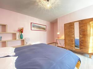 Giường trong phòng chung tại Les Palanges, gite Aveyronnais