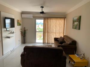 a living room with a couch and a table at Apartamento no Itagua - Ubatuba in Ubatuba
