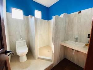 a bathroom with a toilet and a sink at Casa Las Animas Malinalco in Malinalco