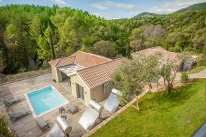 an aerial view of a house with a swimming pool at Villa Gerasmia in Trapezaki
