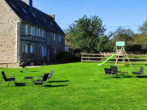 Сад в Gites et Spa - Manoir des Falaises