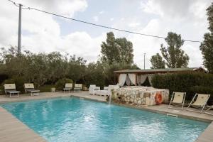 The swimming pool at or close to L'ANFORA DELLE MURELLE