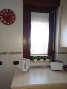 Coffee and tea making facilities at NSM Casa di Fulmine attico con box privato