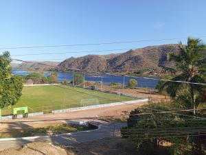 a road with a soccer field next to the water at Casa Bela vista São José in Piranhas