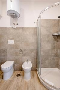 A bathroom at L'ANFORA DELLE MURELLE
