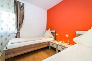 Łóżko lub łóżka w pokoju w obiekcie Villa Dalmatina Zadar mit Pool