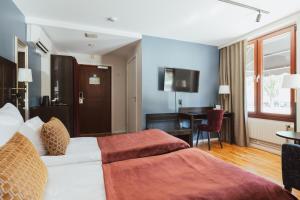Postel nebo postele na pokoji v ubytování Home Hotel Kung Oscar