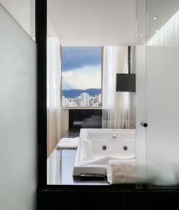 Cama ou camas em um quarto em Mercure Belo Horizonte Lourdes