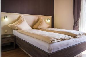 Łóżko lub łóżka w pokoju w obiekcie Villa Dalmatina Zadar mit Pool