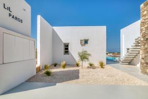a rendering of a white house with a courtyard at Lil Paros Luxury suites in Dhragoulás