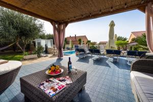 Basen w obiekcie Villa Dalmatina Zadar mit Pool lub w pobliżu